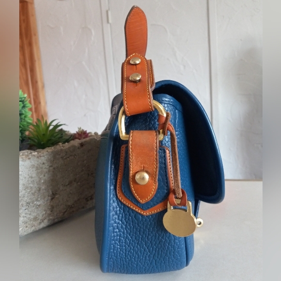 Dooney & Bourke, 1996 AWL Equestrian, Sporting Pouch - Picture 5 of 16